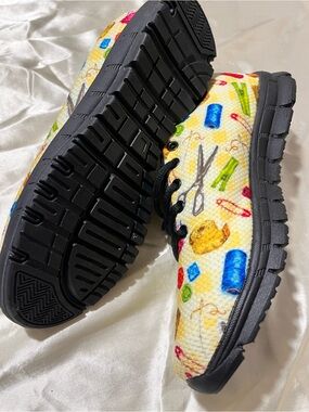 Sew What? Sewing Notions Print Mesh Sneakers 8 Womens